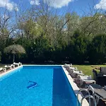 Fonix Hotel