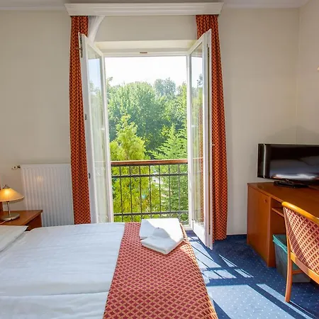 Fonix Hotel