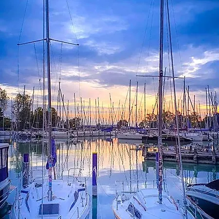 Отель Fonix 4*