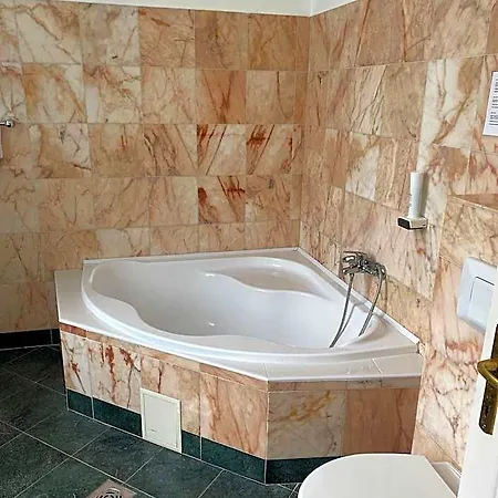 Fonix Hotel