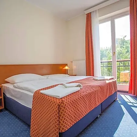 Főnix 4*