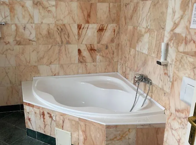 Fonix فندق Balatonföldvár